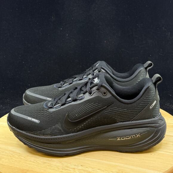 Mens Size 8 Nike Vomero 18 Triple Black Smoke Grey Running Shoes HM6803 005 - Picture 2 of 10